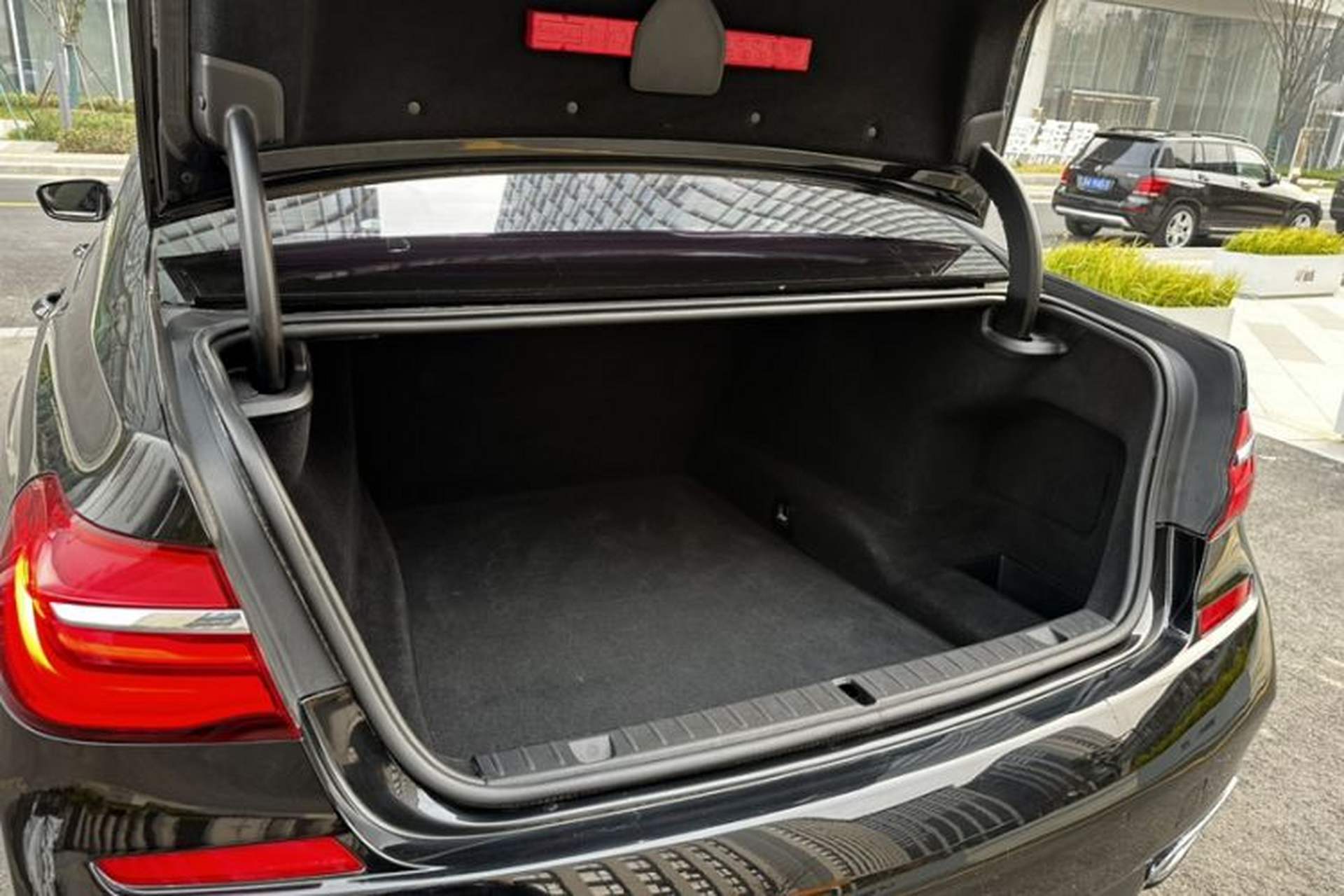 Used BMW 7 Series 2018 730Li Luxury Edition M Sport Package Exterior 15