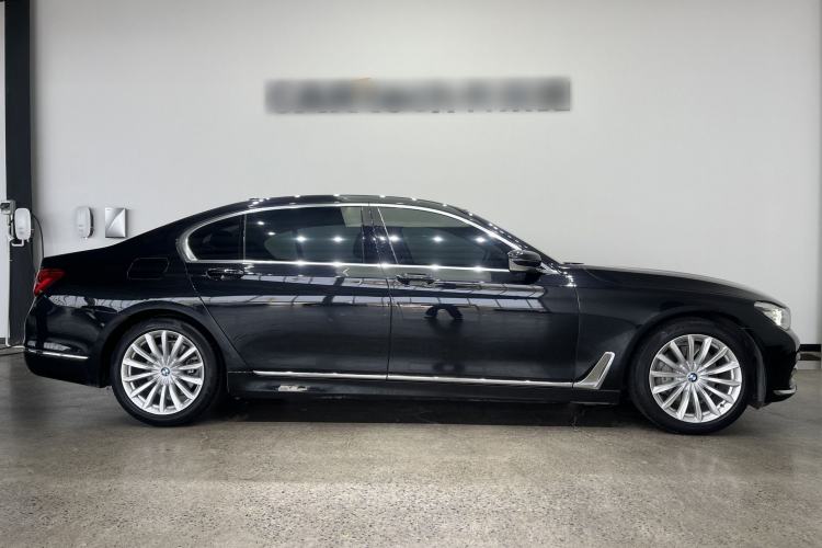 Used BMW 7 Series 2018 730Li Leading Model Excellence Package Exterior 2