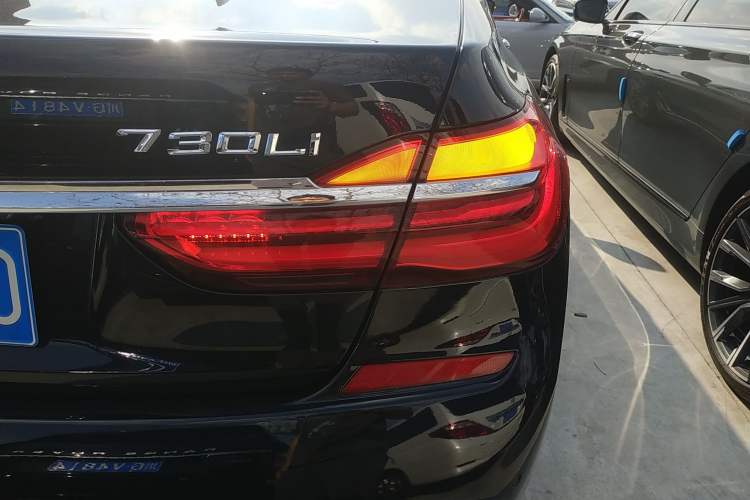 Used BMW 7 Series 2018 730Li Luxury Edition M Sport Package Exterior 3