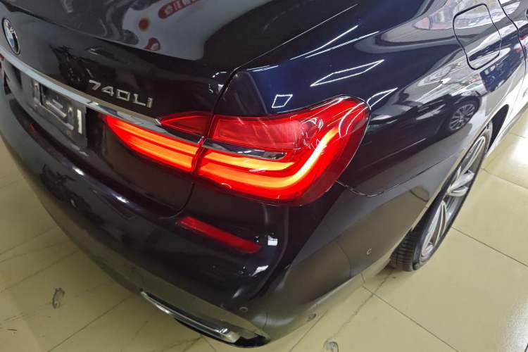 Used BMW 7 Series 2018 730Li Leading Model M Sport Package Exterior 3