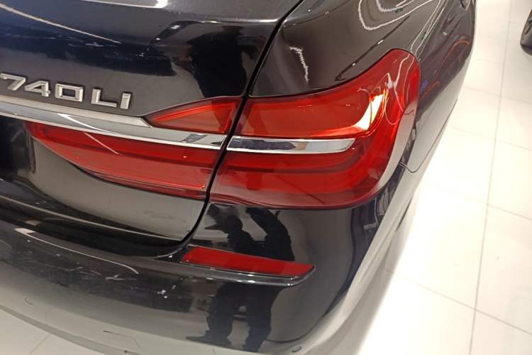 Used BMW 7 Series 2018 730Li Leading Model M Sport Package Exterior 3