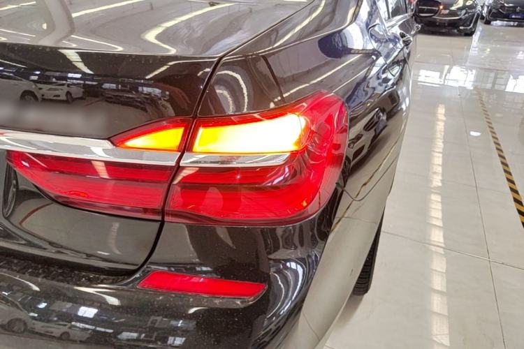 Used BMW 7 Series 2018 730Li Luxury Edition M Sport Package Exterior 3