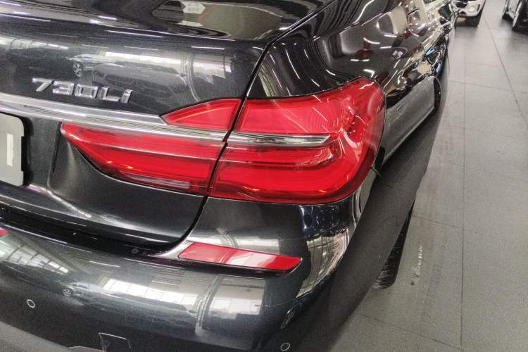 Used BMW 7 Series 2018 730Li Luxury Edition M Sport Package Exterior 3