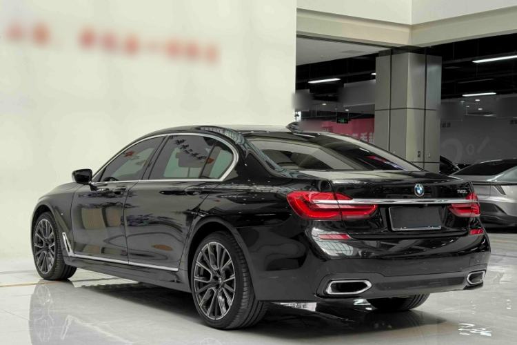 Used BMW 7 Series 2018 740Li M Sport Package Leading Model Exterior 3