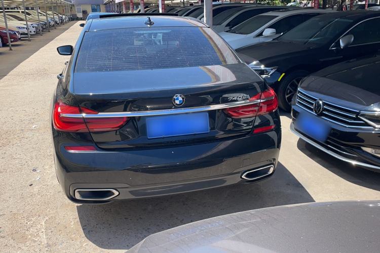 Used BMW 7 Series 2018 740Li M Sport Package Leading Model Exterior 3