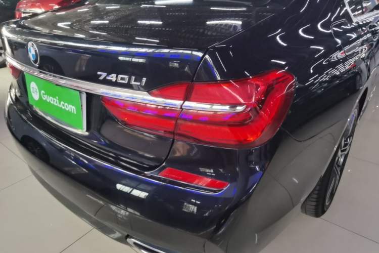 Used BMW 7 Series 2018 740Li M Sport Package Leading Model Exterior 3