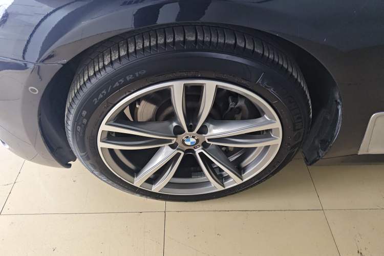 Used BMW 7 Series 2018 730Li Leading Model M Sport Package Exterior 4