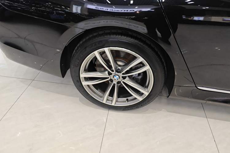 Used BMW 7 Series 2018 730Li Leading Model M Sport Package Exterior 4