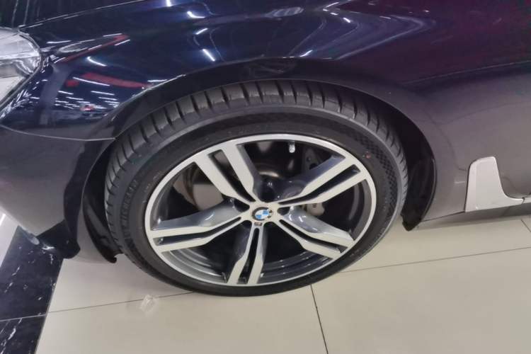 Used BMW 7 Series 2018 740Li M Sport Package Leading Model Exterior 4