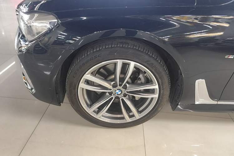 Used BMW 7 Series 2018 730Li Leading Model M Sport Package Exterior 4