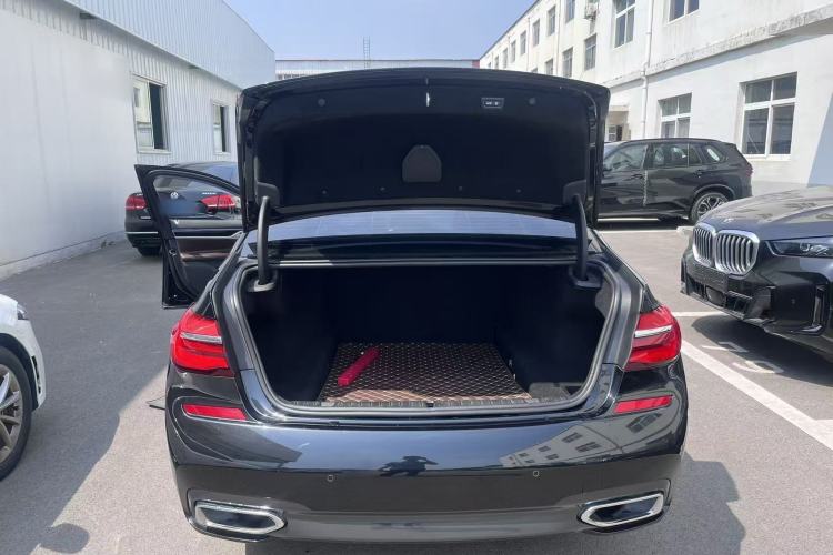 Used BMW 7 Series 2018 730Li Leading Model M Sport Package Exterior 5