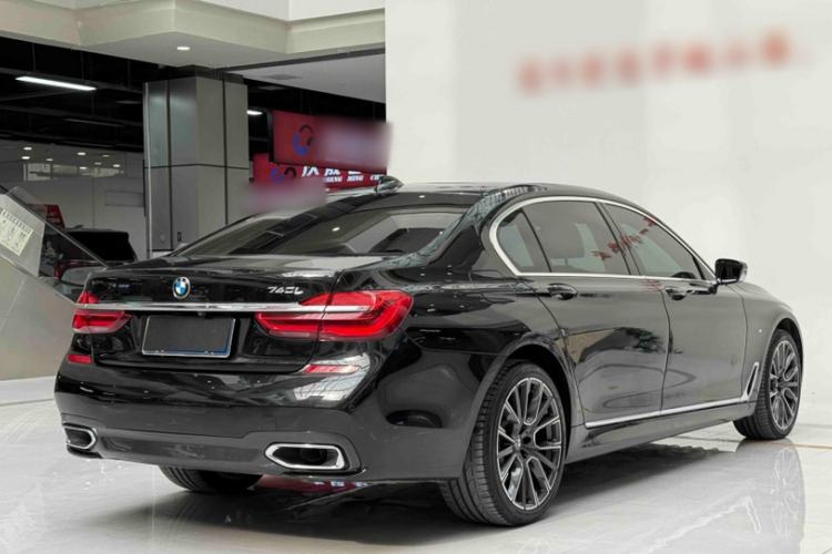 Used BMW 7 Series 2018 740Li M Sport Package Leading Model Exterior 5