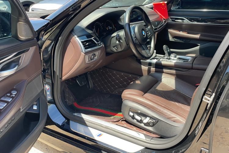 Used BMW 7 Series 2018 740Li M Sport Package Leading Model Exterior 5
