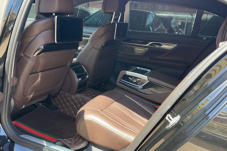 Used BMW 7 Series 2018 740Li M Sport Package Leading Model Exterior 6