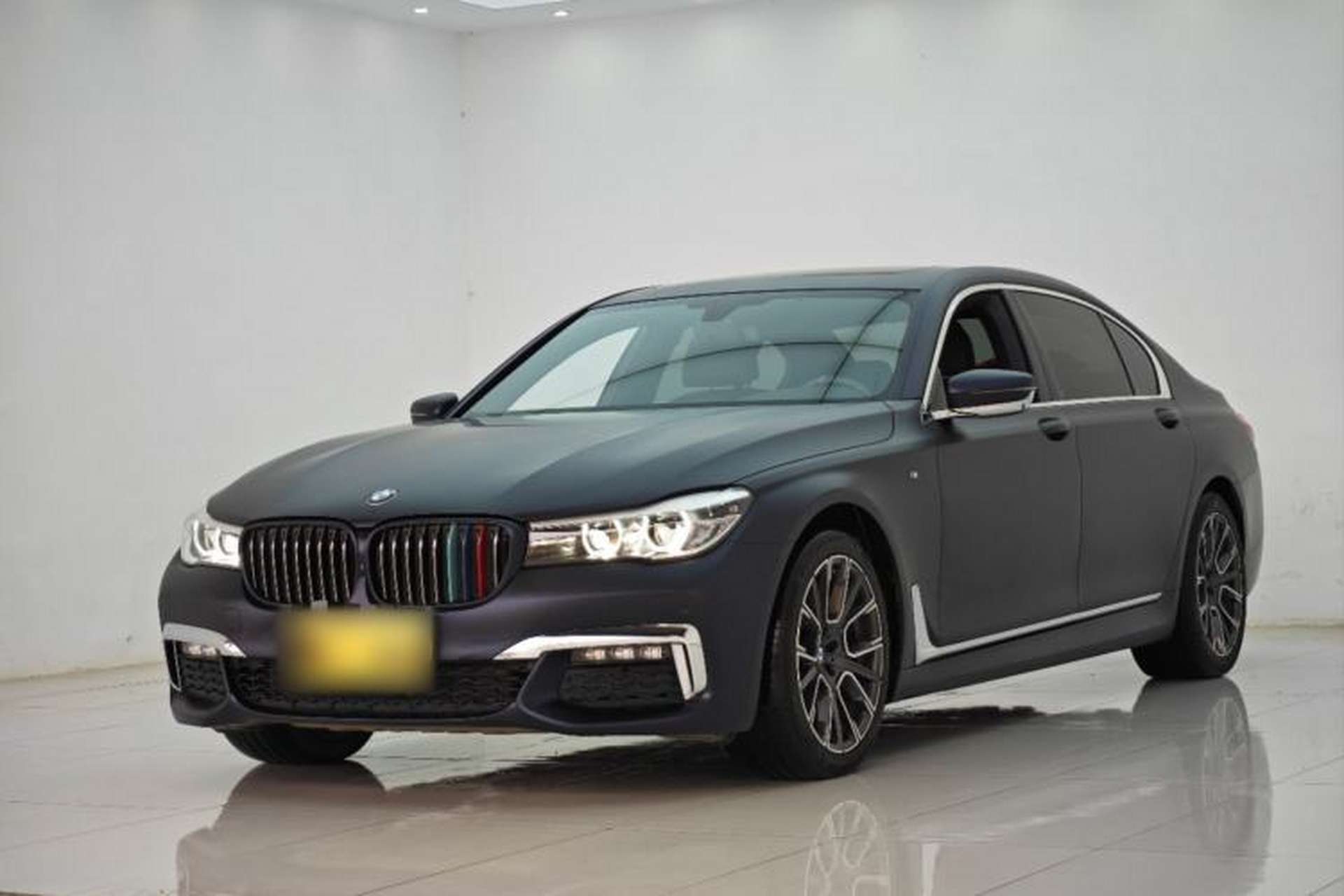 Used BMW 7 Series 2018 730Li Leading Model M Sport Package Front Left 45 Deg