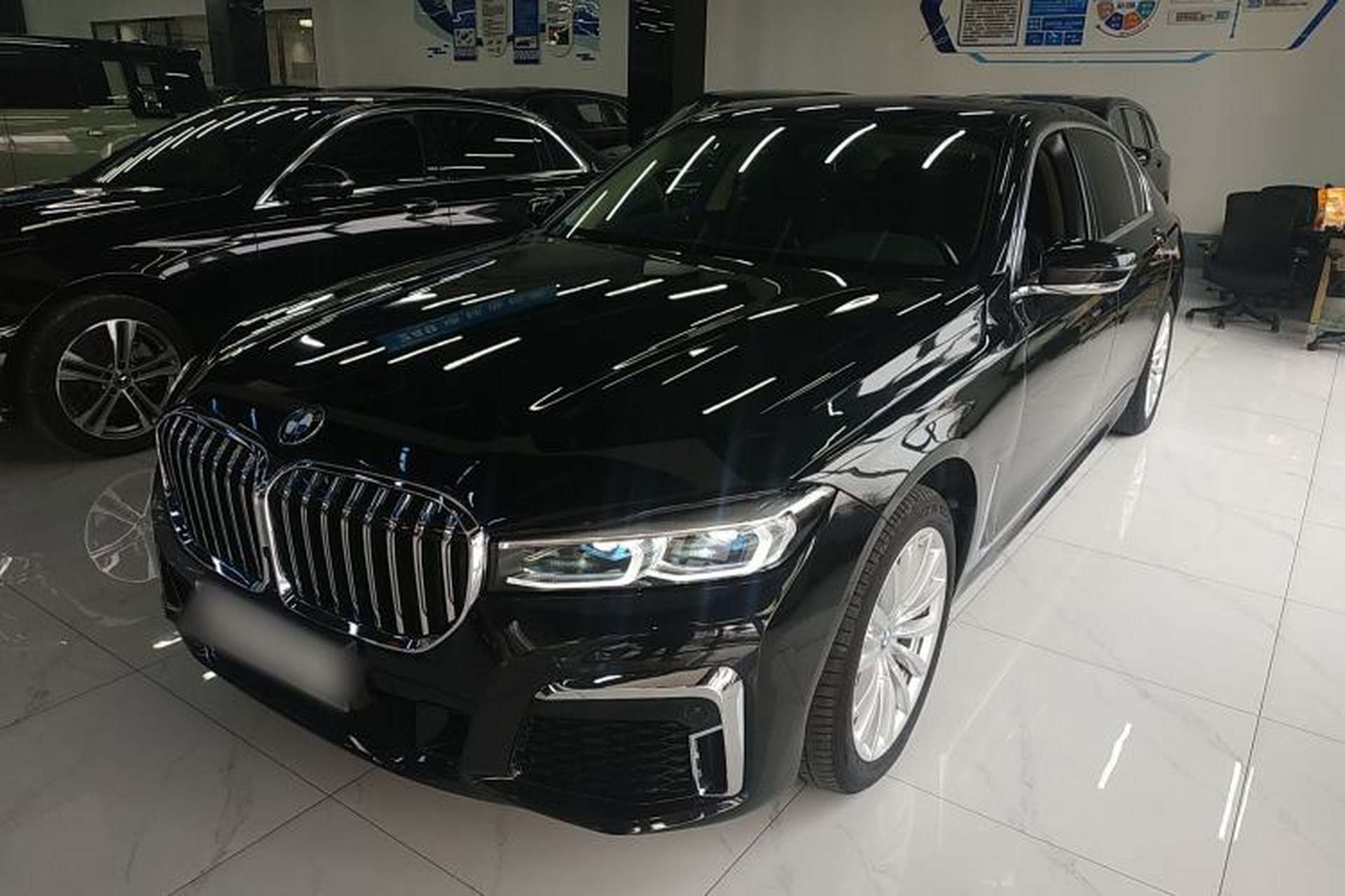 Used BMW 7 Series 2018 730Li Leading Model Excellence Package Front Left 45 Deg
