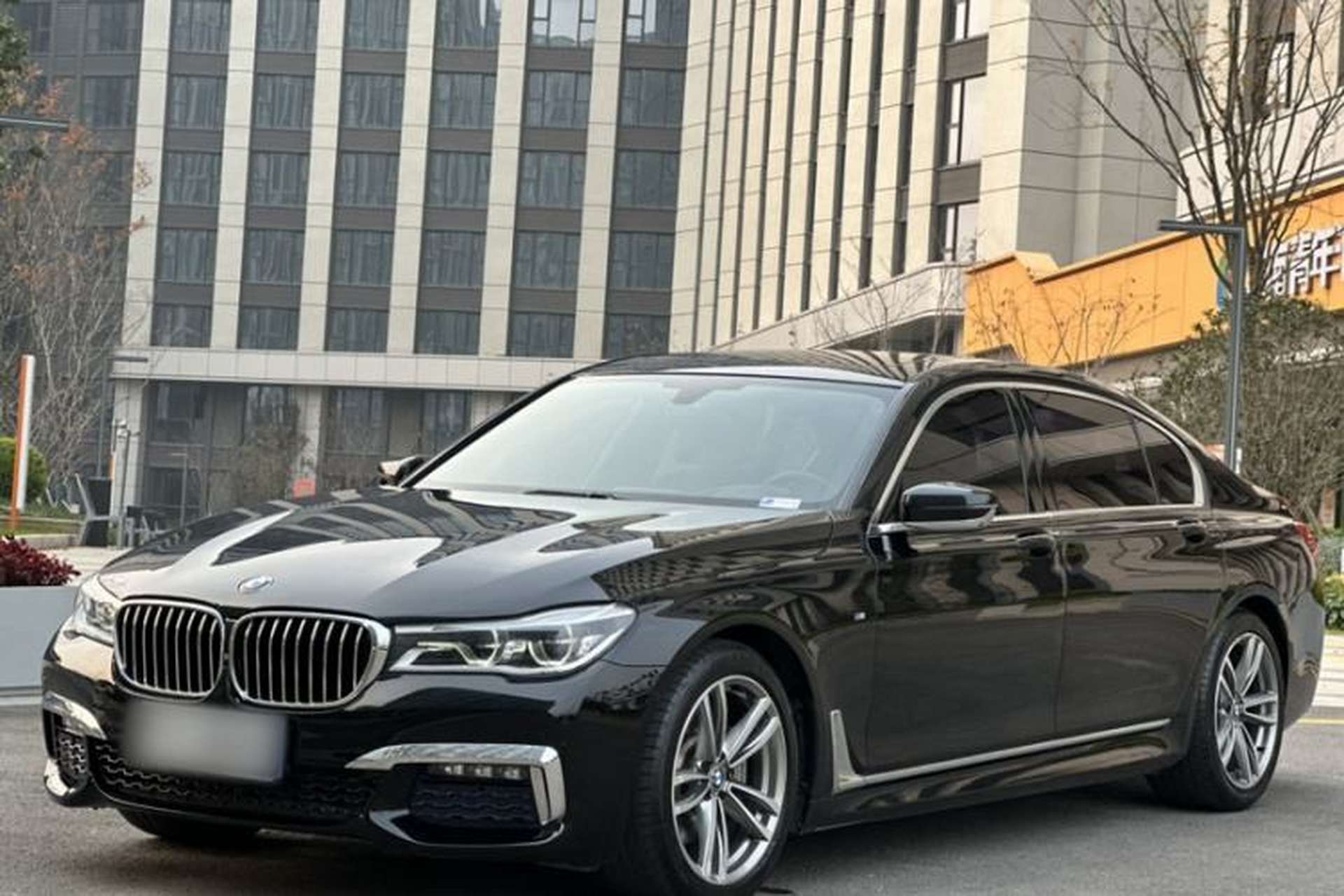 Used BMW 7 Series 2018 730Li Luxury Edition M Sport Package Front Left 45 Deg