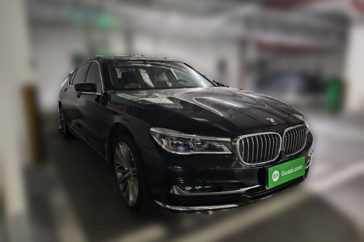 Used BMW 7 Series 2018 740Li Leading Model Excellence Package Front Right 45 Deg