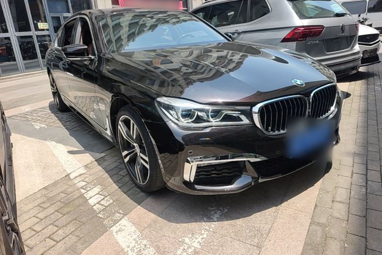 Used BMW 7 Series 2018 740Li xDrive Luxury Edition M Sport Package Front Right 45 Deg