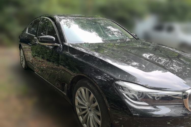 Used BMW 7 Series 2018 730Li Leading Model Excellence Package Front Right 45 Deg