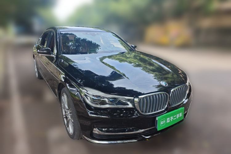 Used BMW 7 Series 2018 740Li xDrive Luxury Edition Excellence Package Front Right 45 Deg