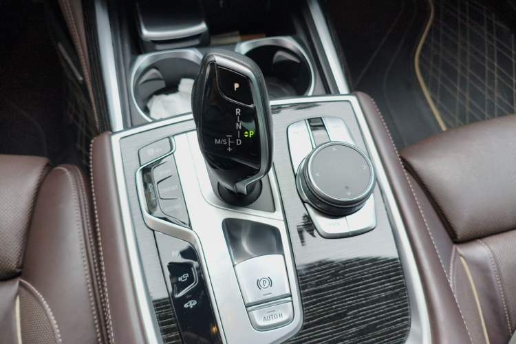 Used BMW 7 Series 2018 730Li Luxury Edition M Sport Package Gear Lever
