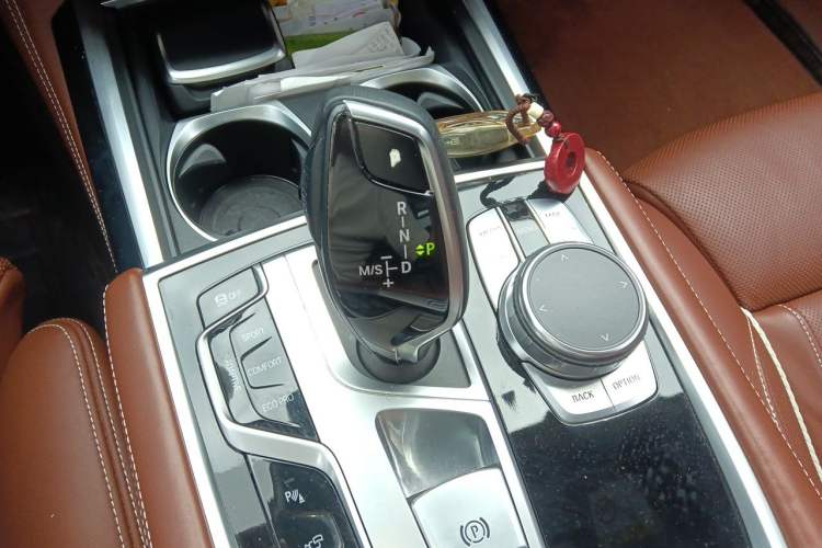 Used BMW 7 Series 2018 740Li xDrive Luxury Edition Excellence Package Gear Lever