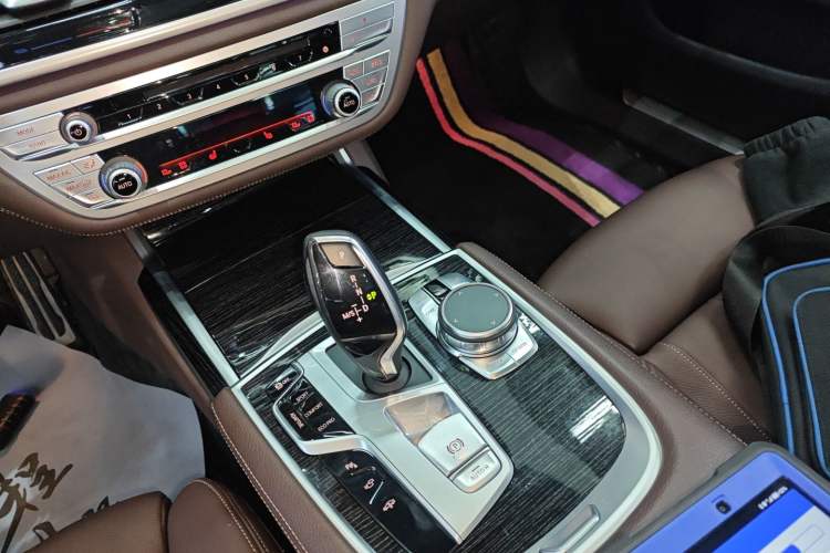 Used BMW 7 Series 2018 730Li Leading Model M Sport Package Gear Lever