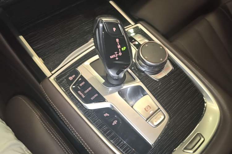 Used BMW 7 Series 2018 730Li Leading Model M Sport Package Gear Lever