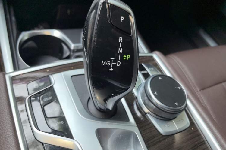 Used BMW 7 Series 2018 730Li Leading Model Excellence Package Gear Lever