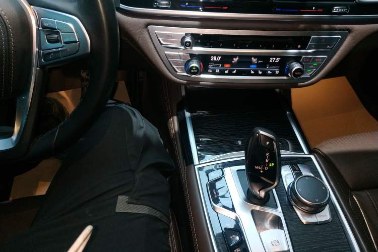 Used BMW 7 Series 2018 730Li Luxury Edition M Sport Package Gear Lever