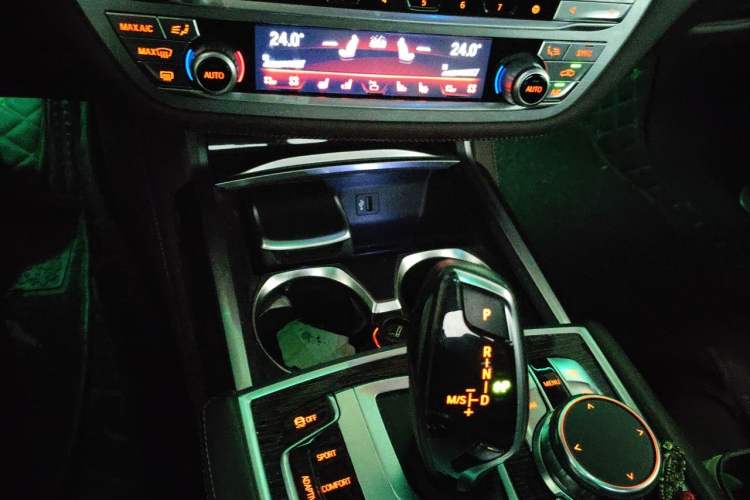 Used BMW 7 Series 2018 730Li Luxury Edition M Sport Package Gear Lever