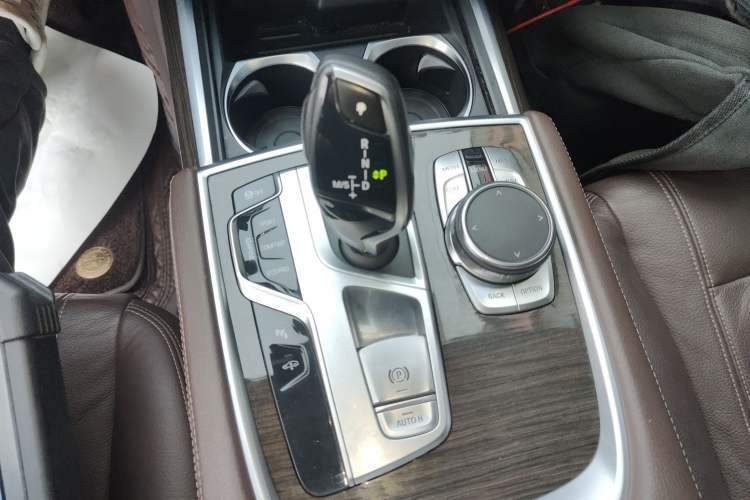 Used BMW 7 Series 2018 730Li Leading Model Excellence Package Gear Lever