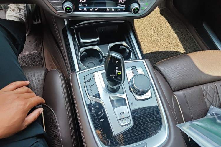 Used BMW 7 Series 2018 730Li Luxury Edition M Sport Package Gear Lever