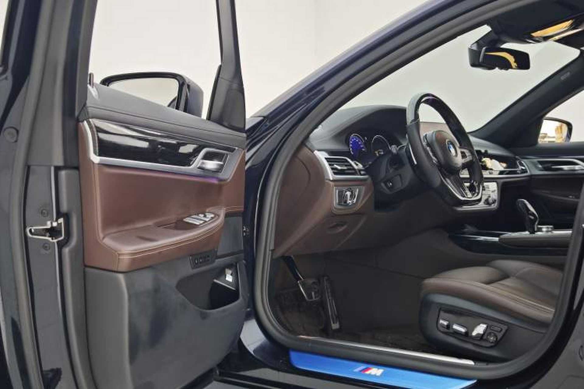 Used BMW 7 Series 2018 730Li Leading Model M Sport Package Interior 11