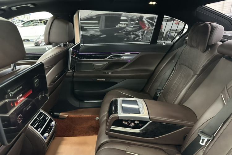 Used BMW 7 Series 2018 730Li Luxury Edition M Sport Package Interior 11