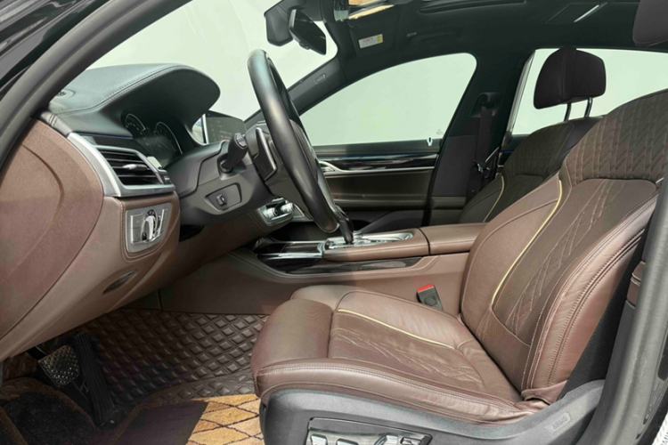 Used BMW 7 Series 2018 740Li M Sport Package Leading Model Interior 2
