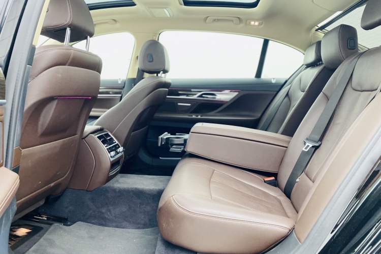 Used BMW 7 Series 2018 730Li Leading Model Excellence Package Interior 4