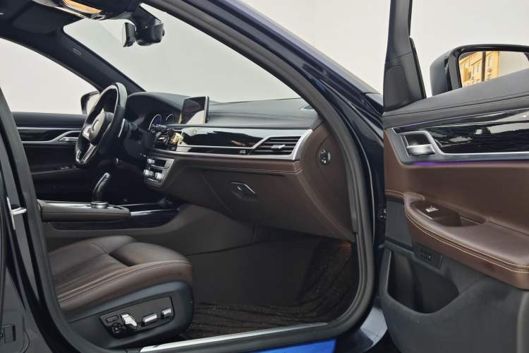 Used BMW 7 Series 2018 730Li Leading Model M Sport Package Interior 4