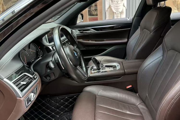 Used BMW 7 Series 2018 730Li Leading Model M Sport Package Interior 4