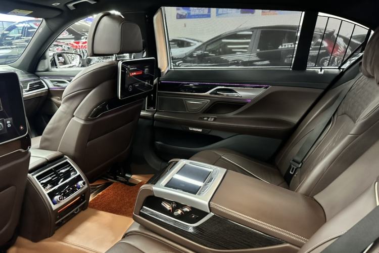 Used BMW 7 Series 2018 730Li Luxury Edition M Sport Package Interior 4