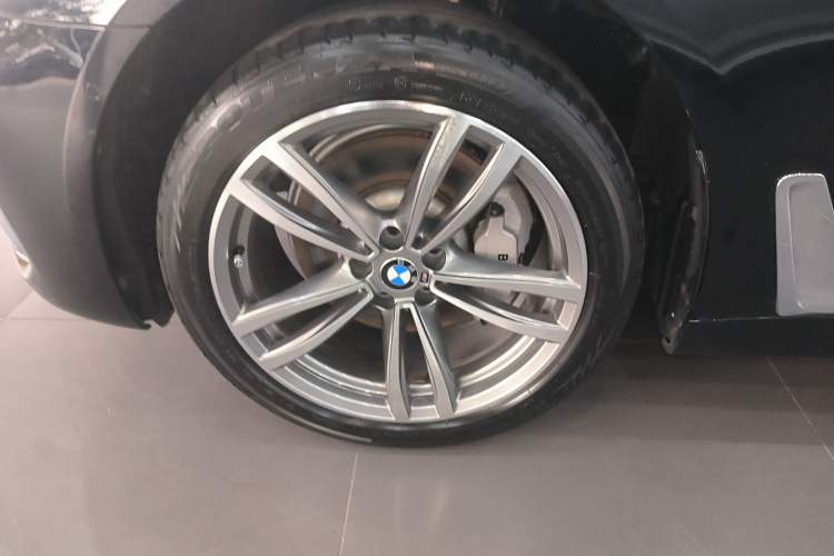Used BMW 7 Series 2018 730Li Luxury Edition M Sport Package Left Front Wheel Hub