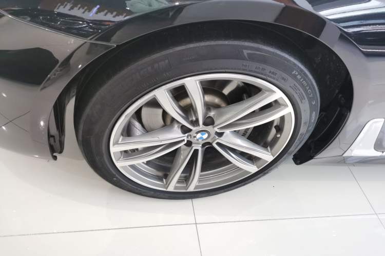 Used BMW 7 Series 2018 730Li Leading Model M Sport Package Left Front Wheel Hub