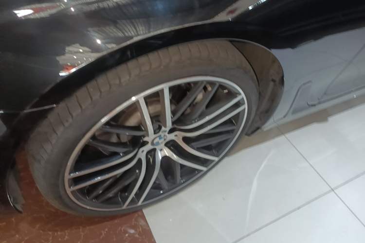 Used BMW 7 Series 2018 730Li Leading Model Excellence Package Left Front Wheel Hub