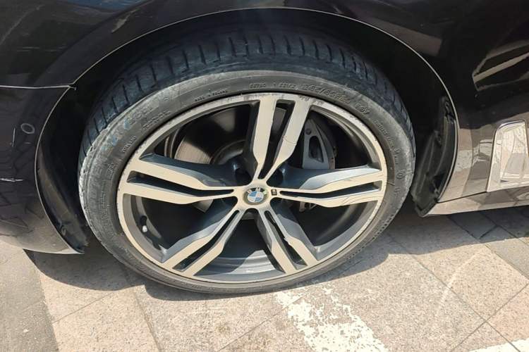 Used BMW 7 Series 2018 740Li xDrive Luxury Edition M Sport Package Left Front Wheel Hub