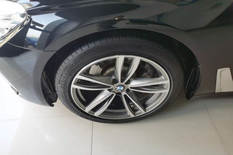 Used BMW 7 Series 2018 730Li Leading Model M Sport Package Left Front Wheel Hub