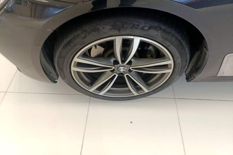 Used BMW 7 Series 2018 730Li Leading Model M Sport Package Left Front Wheel Hub