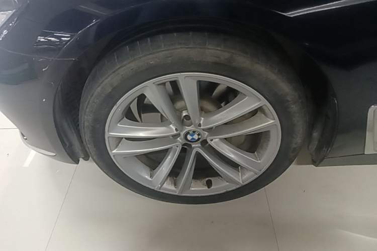 Used BMW 7 Series 2018 730Li Luxury Model Excellence Package Left Front Wheel Hub