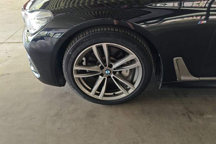 Used BMW 7 Series 2018 730Li Leading Model M Sport Package Left Front Wheel Hub