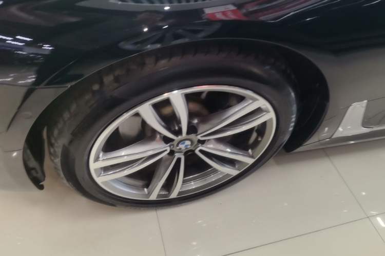 Used BMW 7 Series 2018 730Li Luxury Edition M Sport Package Left Front Wheel Hub